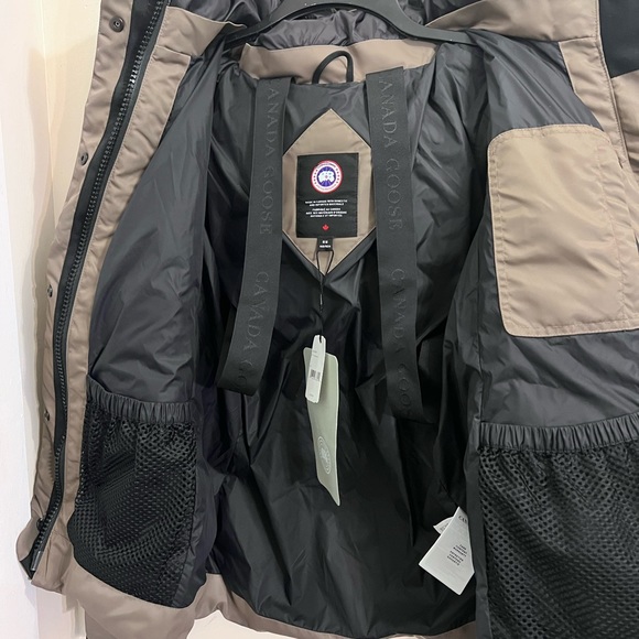 Canada Goose
McKenna Jacket - Picture 10 of 13